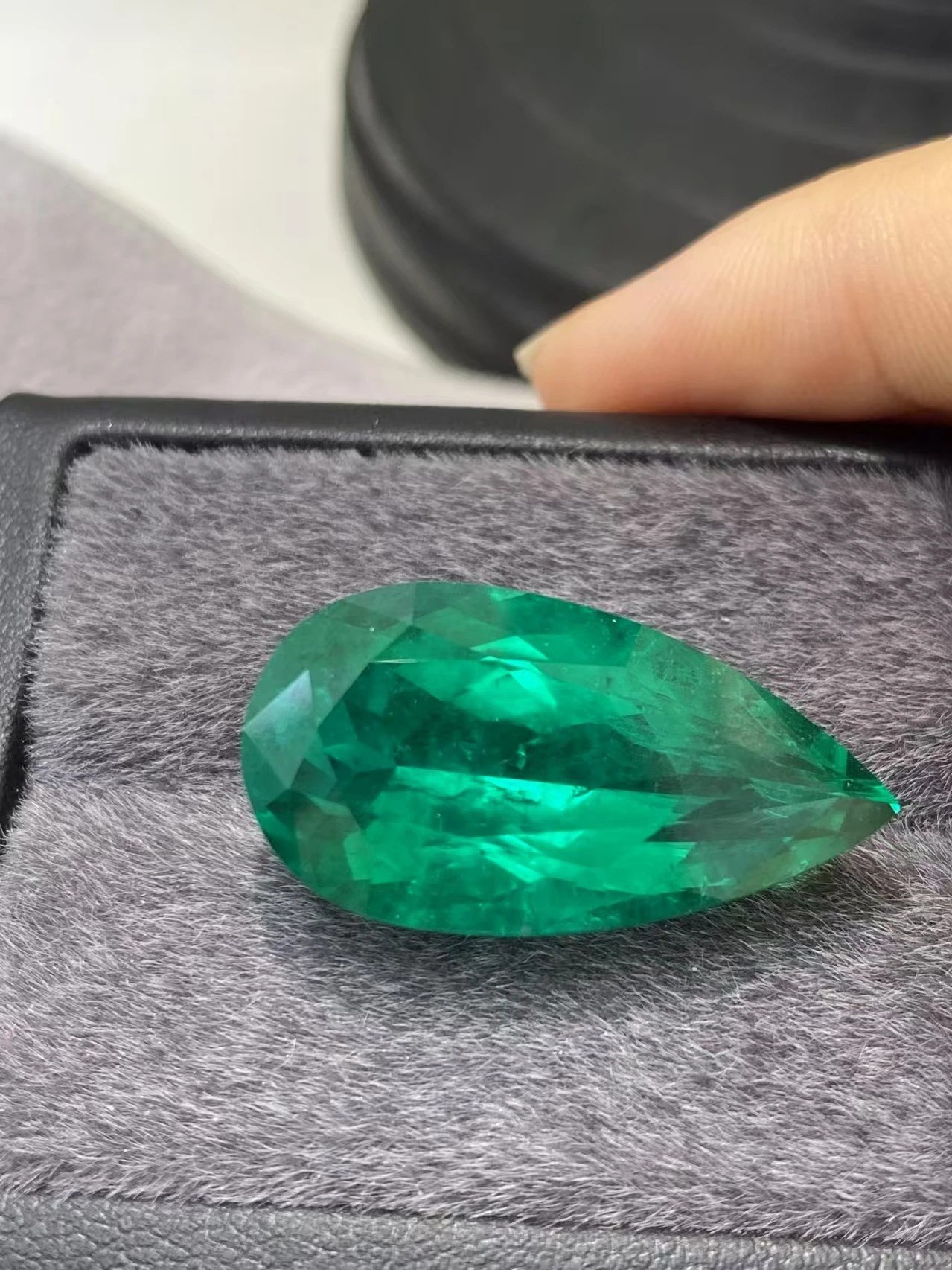 Lab-Grown Emerald – Pear Cut Loose Gemstone
